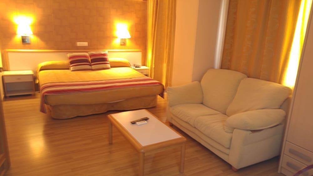 Hotel Verona Puertollano Extérieur photo