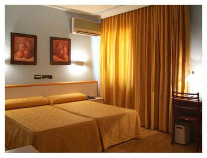 Hotel Verona Puertollano Extérieur photo